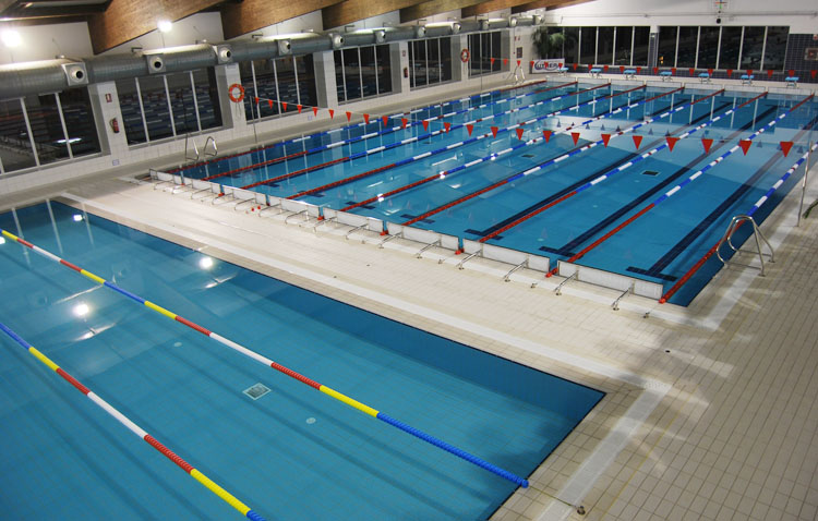 Los nadadores utreranos ‘se exilian’ a la piscina de Alcalá de Guadaíra para poder continuar sus entrenamientos