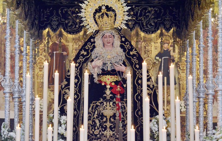 Besamanos a la Virgen de los Dolores de Utrera