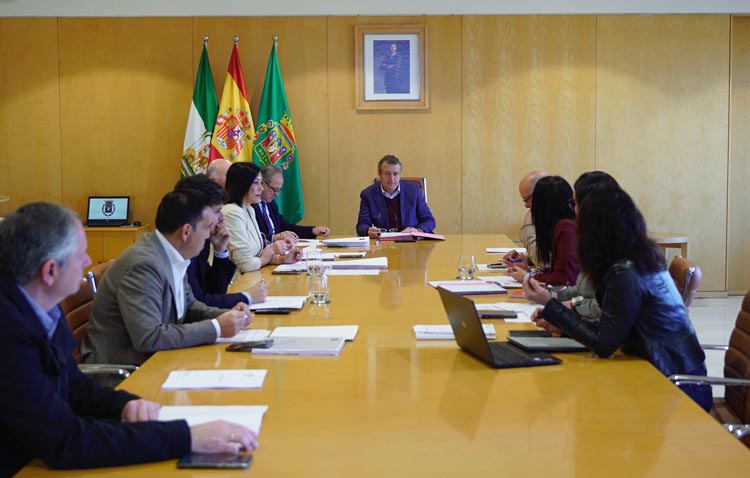 La Diputación relanza en 2026 el Fondo Financiero Extraordinario de Anticipos Reintegrables, con el que pondrá a disposición de las Entidades Locales de la provincia de Sevilla un importe que ascendería a los 64,9 millones de euros