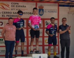 El ciclista junior utrerano Martín Romero (Jip Carbono) se hace con la victoria en una prueba de la Copa de España XCM