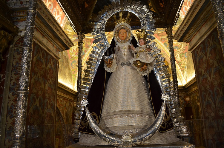 Nueva saya de tisú de plata y oro para la Virgen de Consolación