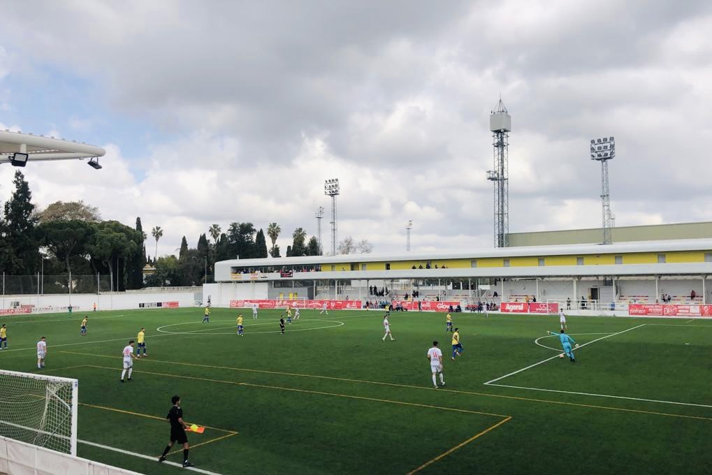C.D. UTRERA 4-1 CONIL C. F.: Un Utrera muy eficaz logra la victoria