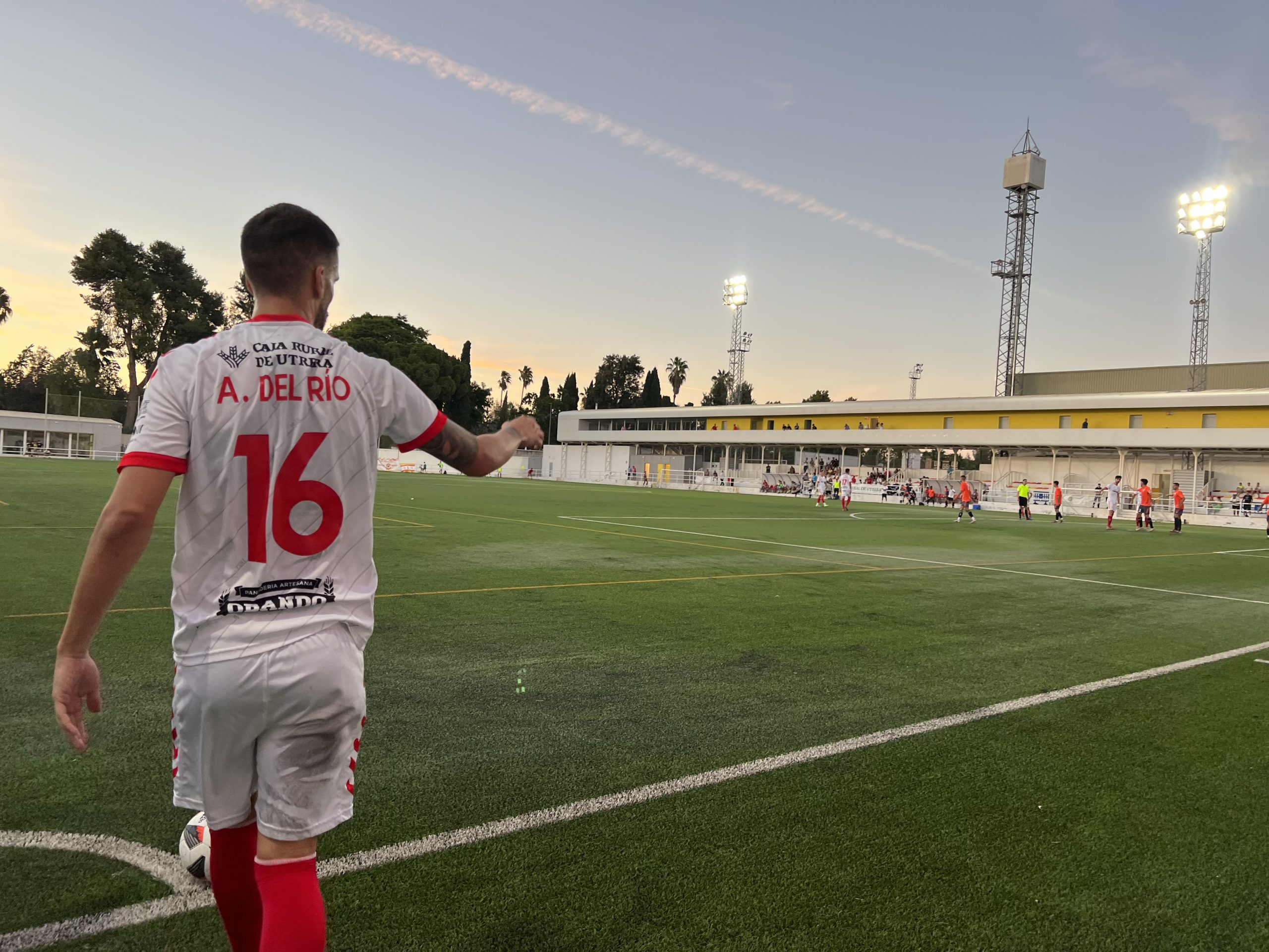 C.D. UTRERA 2- 3 ANTEQUERA CF: Al Utrera se le escapa el primer partido de liga