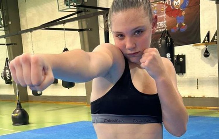 La utrerana Ana Ubis hace historia al ganar la medalla de bronce en el Europeo de Boxeo Júnior