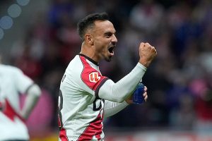 El utrerano Álvaro García cumple 300 partidos en el Rayo Vallecano