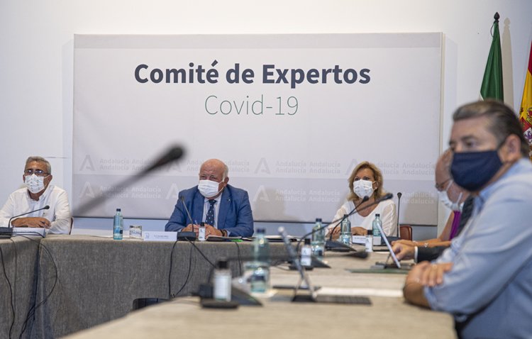La Junta de Andalucía aumenta a 6 el máximo de comensales en mesas ubicadas en interior en restauración y salones de celebraciones y refuerza la vigilancia en residencias de mayores