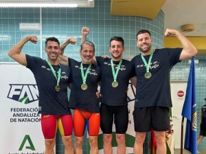 El Club Natación Utrera gana el oro y bate el récord de España en el Campeonato de Andalucía de larga distancia Máster