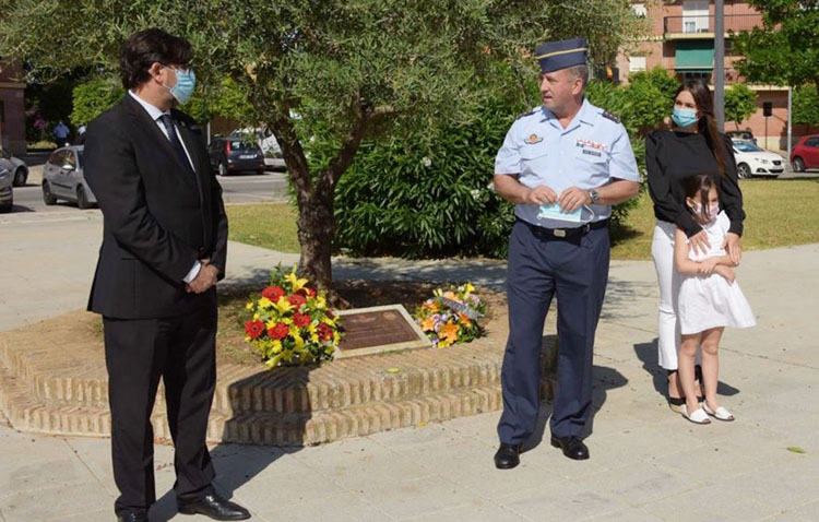 Utrera recuerda al piloto que perdió la vida en un accidente de Eurofighter en la base de Morón