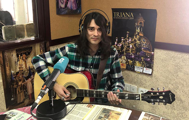 La curiosa versión de la marcha «Amarguras», con la guitarra eléctrica del utrerano Joey «Dead Cat» (VÍDEO)