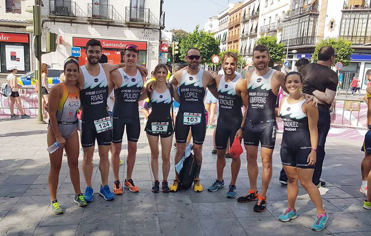 El club «Utrera Acuática» se alza con la cuarta y quinta posición en el acuatlón de Triana