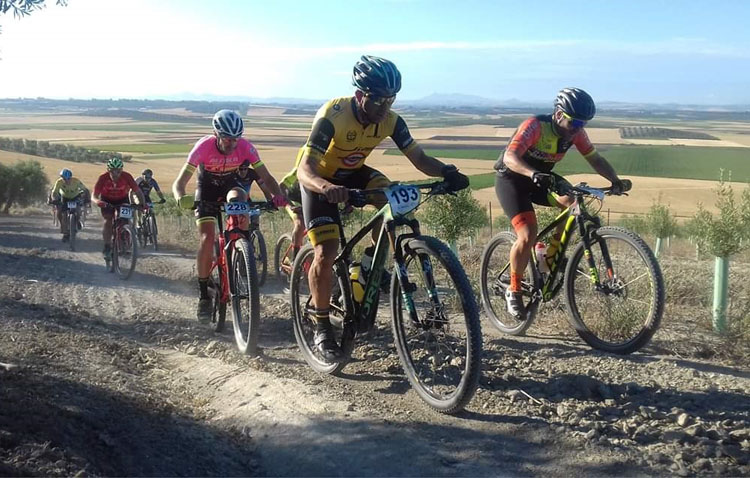 Las féminas del «Jip Carbono» suben al pódium en «II maratón BTT Paradas-Arahal»