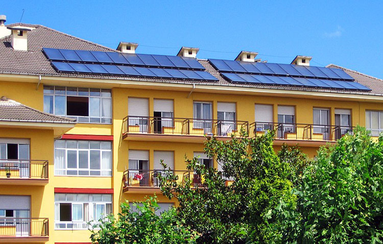 Una comunidad de vecinos se rebela contra el Ministerio de Industria y su política con la energía solar