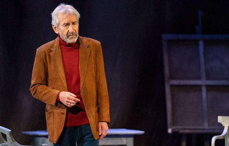 La obra de teatro de José Sacristán adelanta su horario para adaptarse a las nuevas restricciones