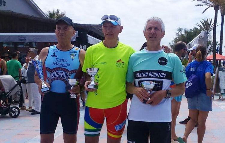 El Club Utrera Acuática suma dos medallas de plata en el XXXI triatlón Ciudad de Chiclana