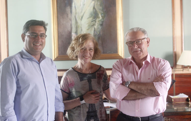 El alcalde se reúne con los dirigentes del Hospital de Utrera