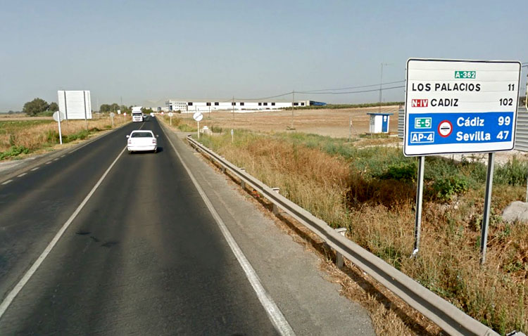 El PSOE lamenta que el desdoble de la carretera de Los Palacios «no está en las prioridades de la Junta para después del verano»