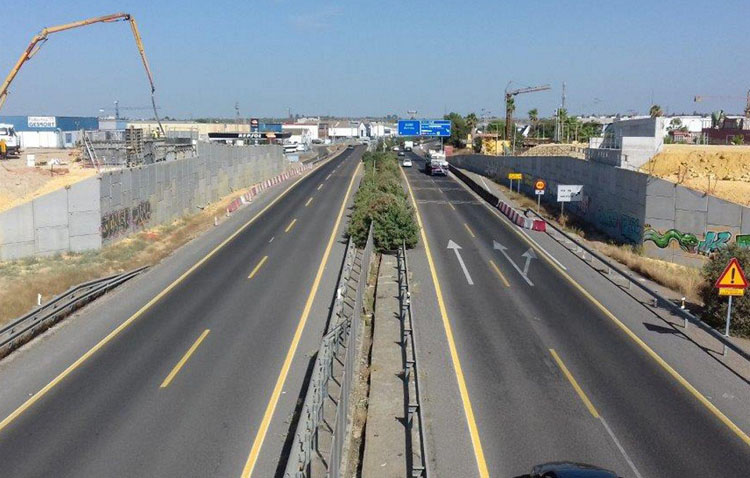 Las obras en la A-392 obligan a desviar el tráfico de Utrera hacia Alcalá de Guadaíra