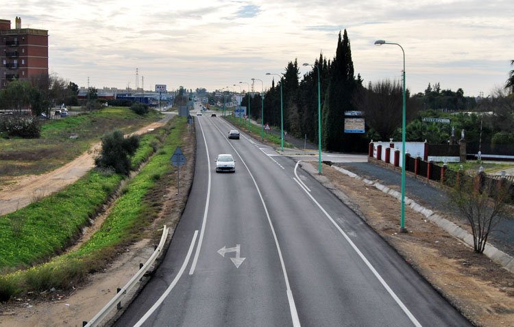 El alcalde reivindica a la Junta de Andalucía la ejecución de la variante este dentro del corredor Arahal-Utrera-Los Palacios