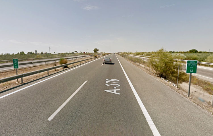 Cuatro heridos en un accidente entre un autobús y dos turismo en la autovía de Sevilla