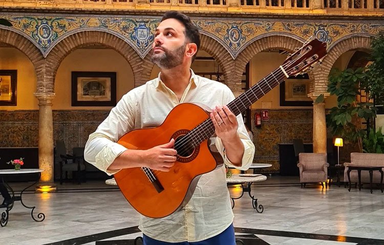 ‘Voy a quedarme’ la nueva canción de Abel Romano