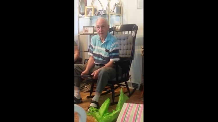 Un abuelo ve la cara de su madre después de más de 70 años