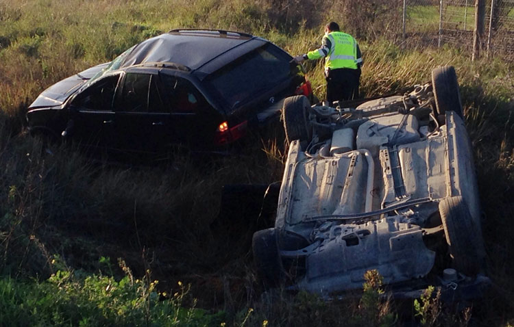 Varios heridos en un accidente múltiple por un adelantamiento en la carretera de Utrera a Los Palacios