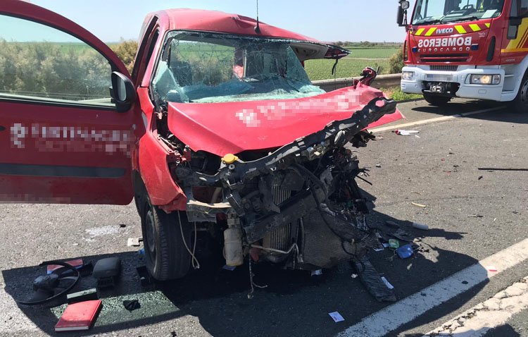 Un fallecido y un herido grave por la colisión frontal de dos coches
