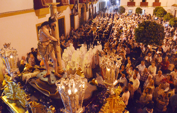 Utrera se echó a la calle para acompañar a los Aceituneros (GALERÍA Y AUDIO)