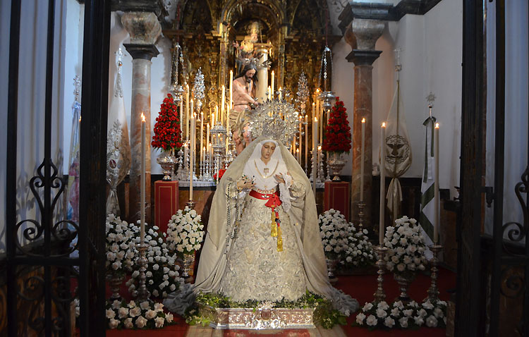 Un Miércoles Santo de oraciones íntimas en Utrera [GALERÍA]