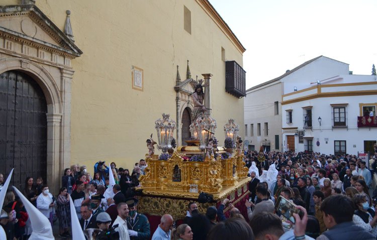 Los Aceituneros regalan a Utrera un pletórico Miércoles Santo [GALERÍA FOTOGRÁFICA Y AUDIO]