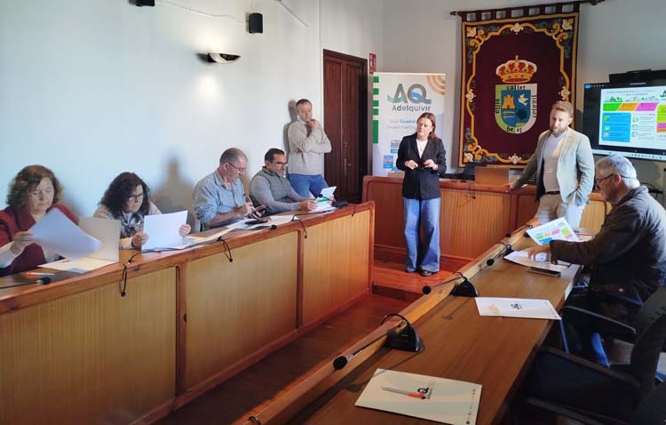 ADELQUIVIR presenta sus nuevas bases reguladoras de ayudas LEADER ante empresarios y emprendedores en El Coronil