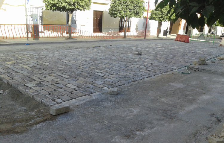 El Ayuntamiento decide suspender la reurbanización de la calle San Fernando para poder culminar La Corredera