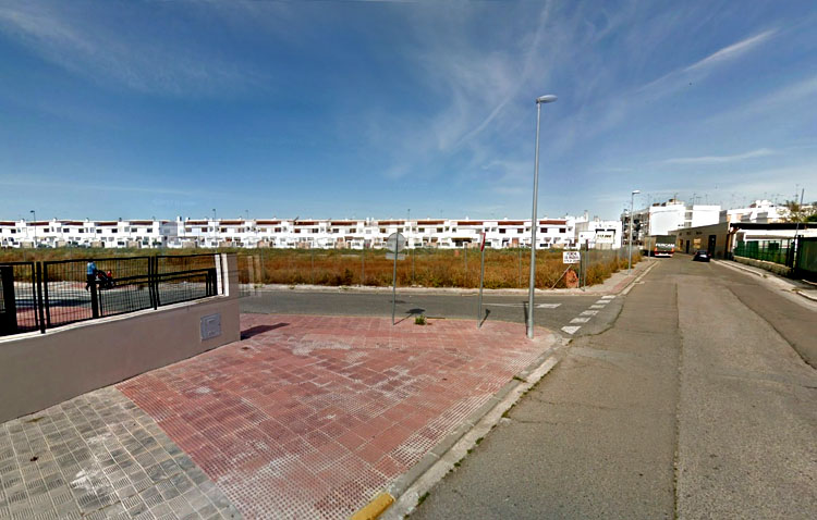 Dos encapuchados agreden a un joven a punta de pistola en Utrera tras salir de su casa para ir a trabajar