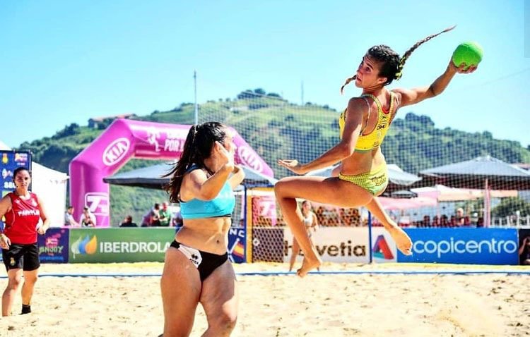 Utrera acoge este fin de semana la primera prueba del campeonato andaluz de balonmano playa «Arena Sur»