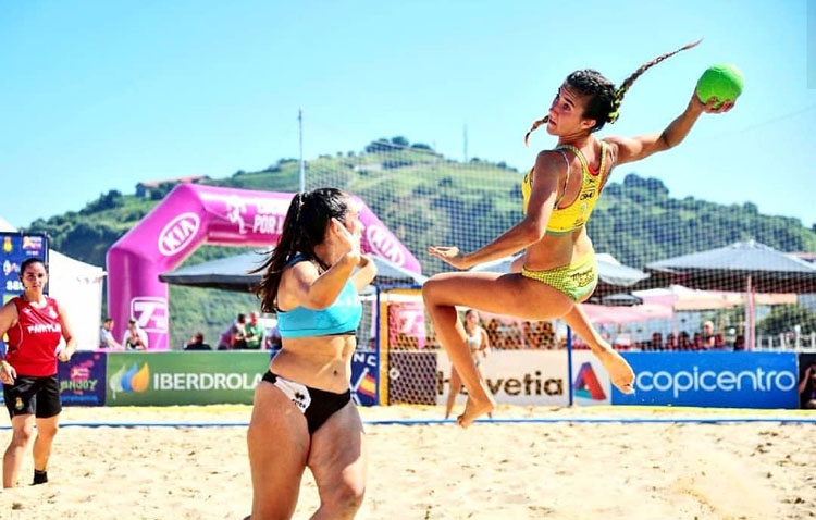 La utrerana Alba Toro, convocada con la selección española absoluta de balonmano playa