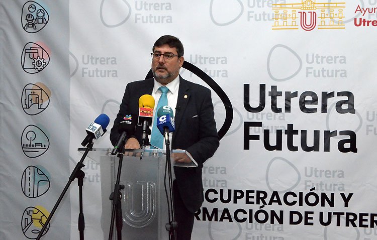 «El desdoble de la carretera de Los Palacios y la variante Este son dos proyectos capitales para el futuro de Utrera»