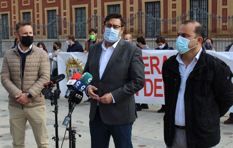 Los alcaldes de Utrera, El Coronil y El Palmar de Troya reclaman por carta una reunión al consejero de Salud