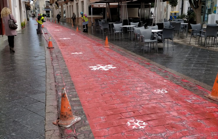 La lluvia se lleva por delante la alfombra roja navideña de apoyo al comercio de Utrera
