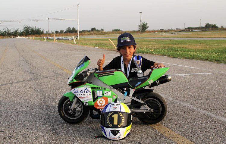 Un piloto utrerano de siete años se proclama campeón de España de minimotos [AUDIO ENTREVISTA]