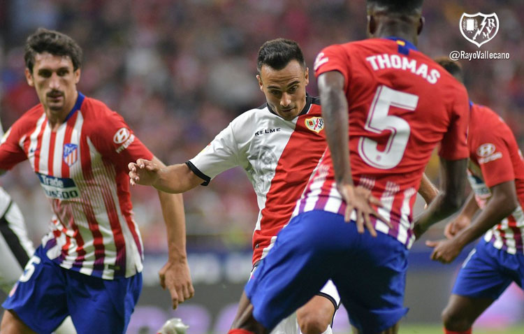 Buen arranque del futbolista utrerano Álvaro García con el Rayo Vallecano, tras convertirse en el fichaje más caro del club