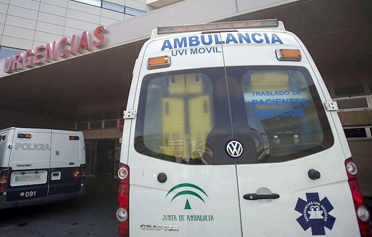 Herido un hombre tras caer de la cubierta de una nave en Utrera