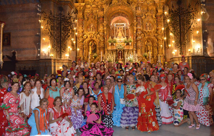 «Amigas del Casino» organiza su segundo encuentro de mujeres vestidas de flamenca