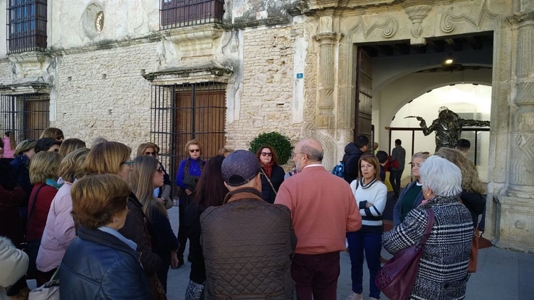 Un recorrido de «Amigas del Casino» por las casas-palacio de Utrera