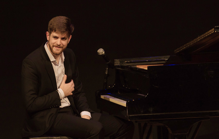 El piano más flamenco del utrerano Andrés Barrios