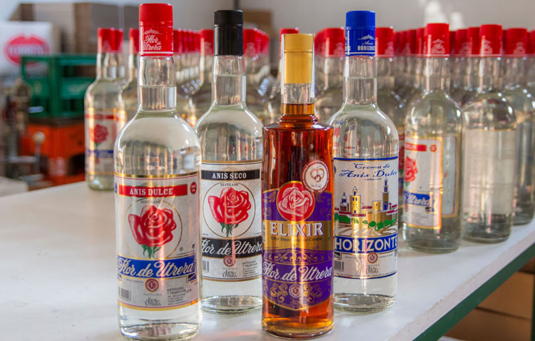La empresa utrerana «Flor de Utrera», presente en la feria de productos locales de la provincia