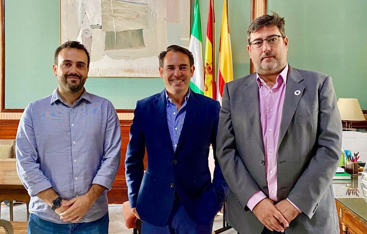 El jinete utrerano Antonio Cejudo, recibido en el Ayuntamiento tras su brillante participación en el campeonato del mundo