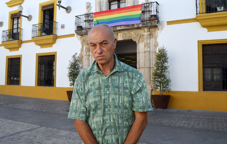 Más de 20 días durmiendo en la puerta del ayuntamiento sin recibir ayuda de ningún tipo