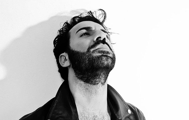 El artista Antonio Montoya presenta en Utrera su primer espectáculo como cantante en solitario