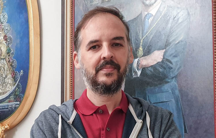 El utrerano Antonio Rodríguez Ledesma, autor de un importante cartel para una de las principales hermandades de Málaga