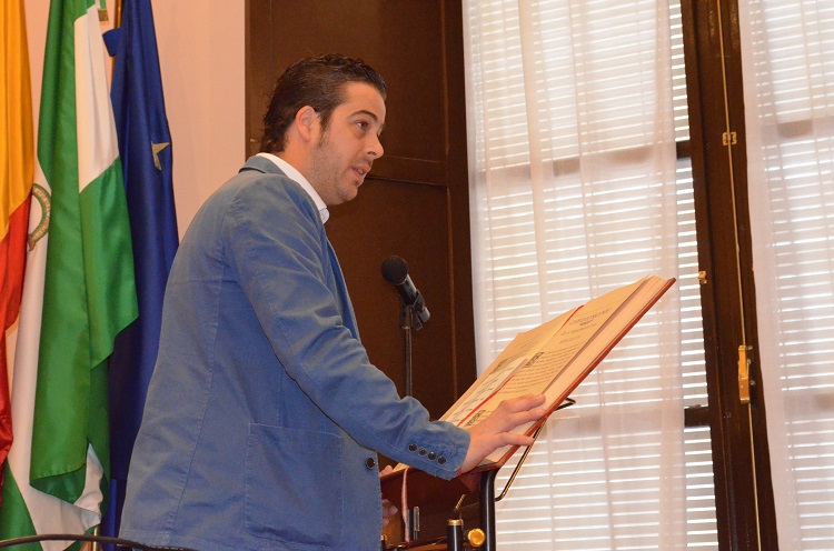 Antonio Villalba toma posesión de su cargo de concejal del PSOE tras la renuncia de Silvia Calzón